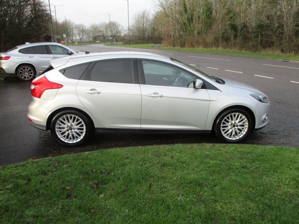 View FORD FOCUS 1.0 T EcoBoost ZETEC PETROL 5 DOOR