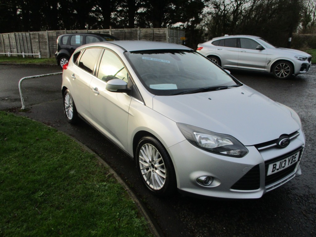 View FORD FOCUS 1.0 T EcoBoost ZETEC PETROL 5 DOOR