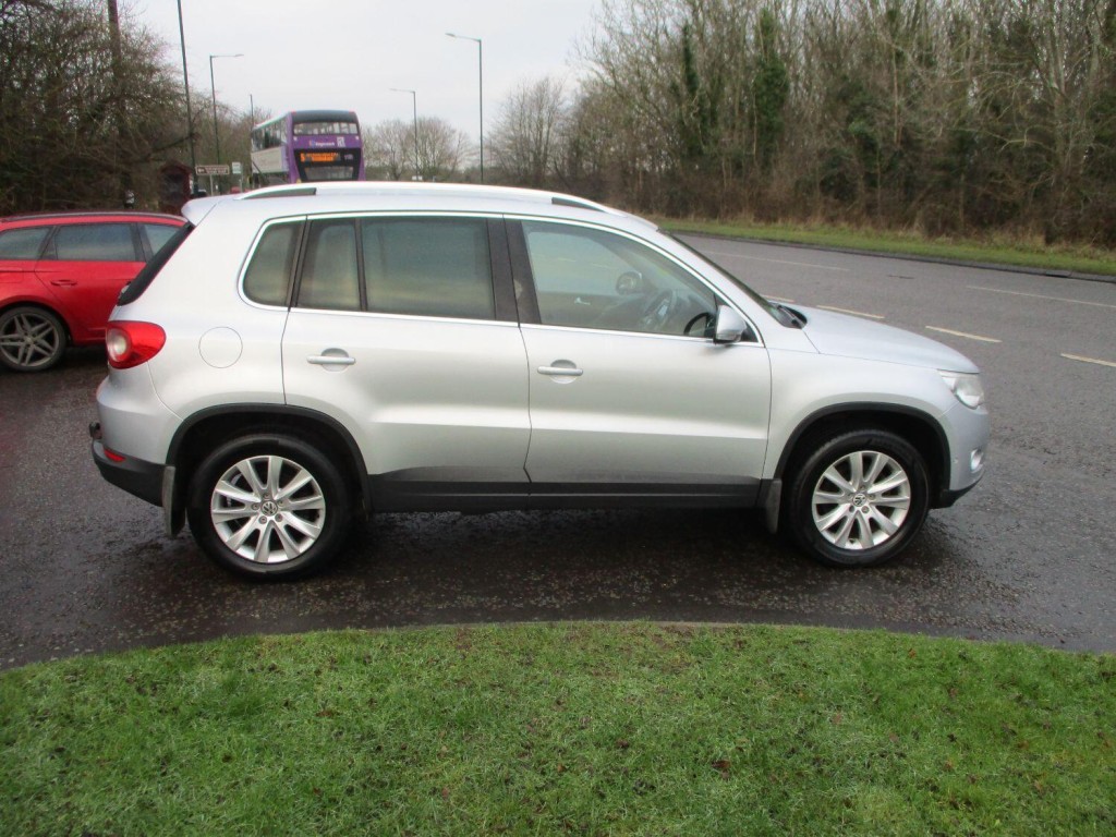 View VOLKSWAGEN TIGUAN 2.0 TDi 140 SE SUV DIESEL 4X4 5 DOOR