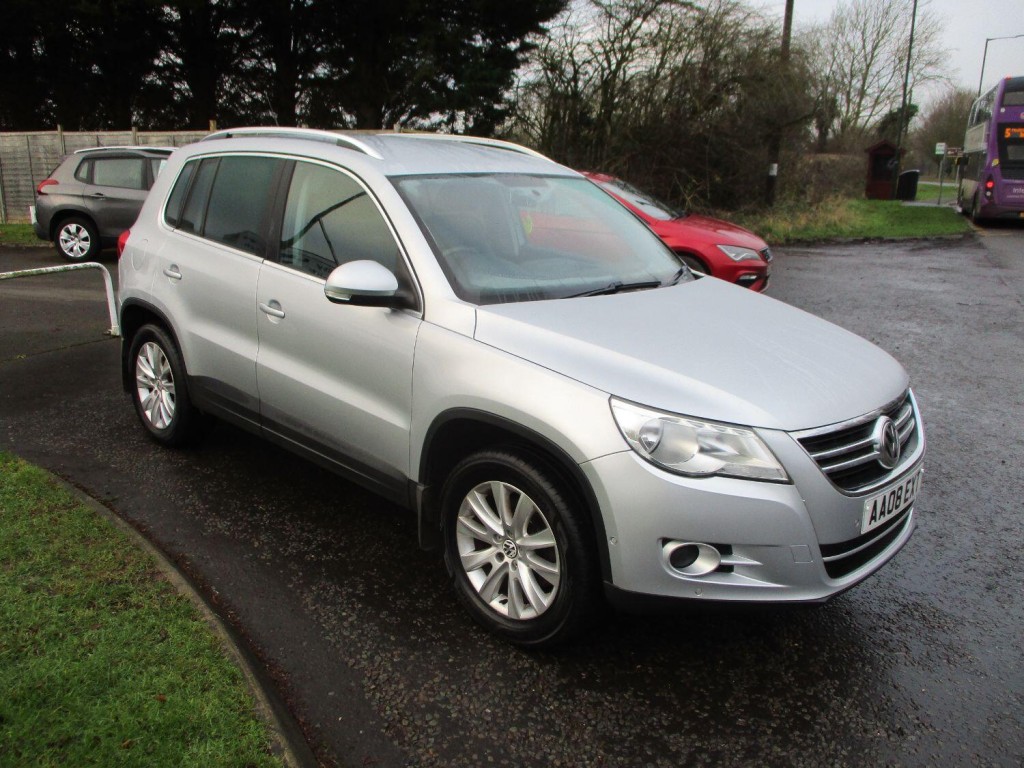 View VOLKSWAGEN TIGUAN 2.0 TDi 140 SE SUV DIESEL 4X4 5 DOOR