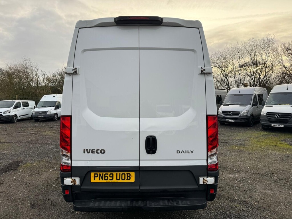 IVECO DAILY  35S14V MWB Van. Euro 6. Tows 3.5T 2019