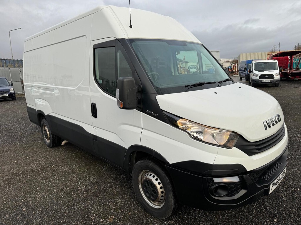 IVECO DAILY  35S14V MWB Van. Euro 6. Tows 3.5T 2019