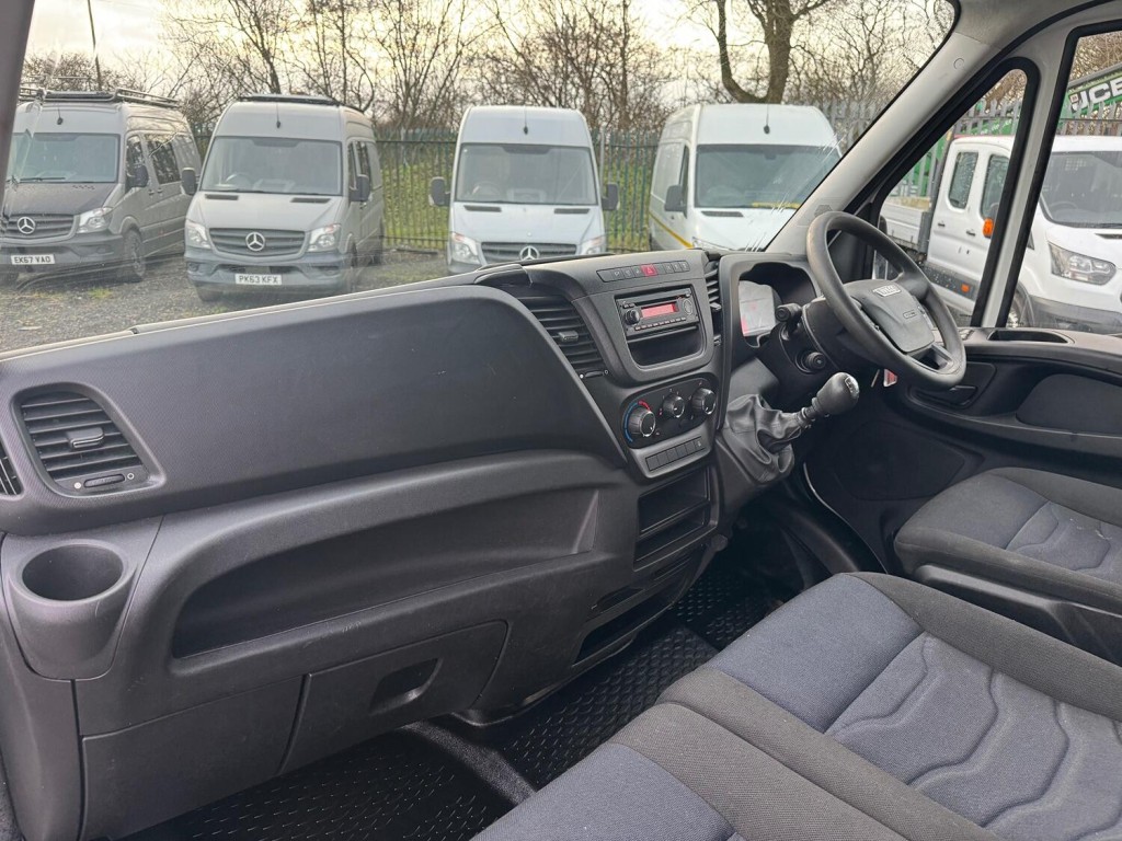 IVECO DAILY  35S14V MWB Van. Euro 6. Tows 3.5T 2019
