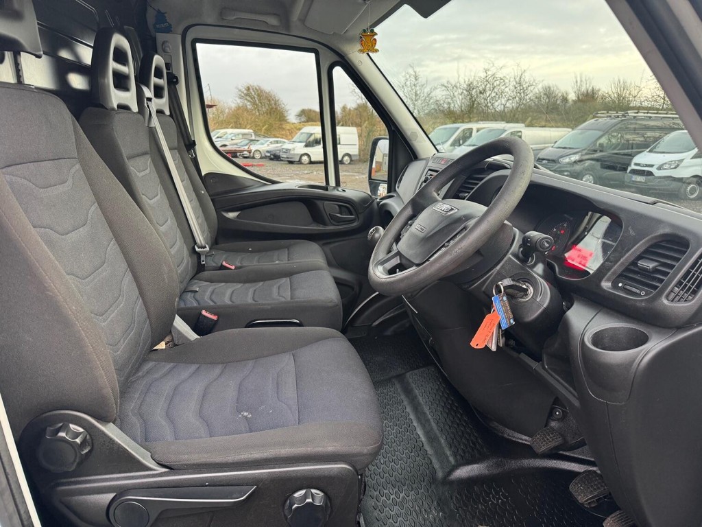 IVECO DAILY  35S14V MWB Van. Euro 6. Tows 3.5T 2019