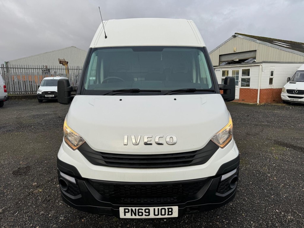 IVECO DAILY  35S14V MWB Van. Euro 6. Tows 3.5T 2019