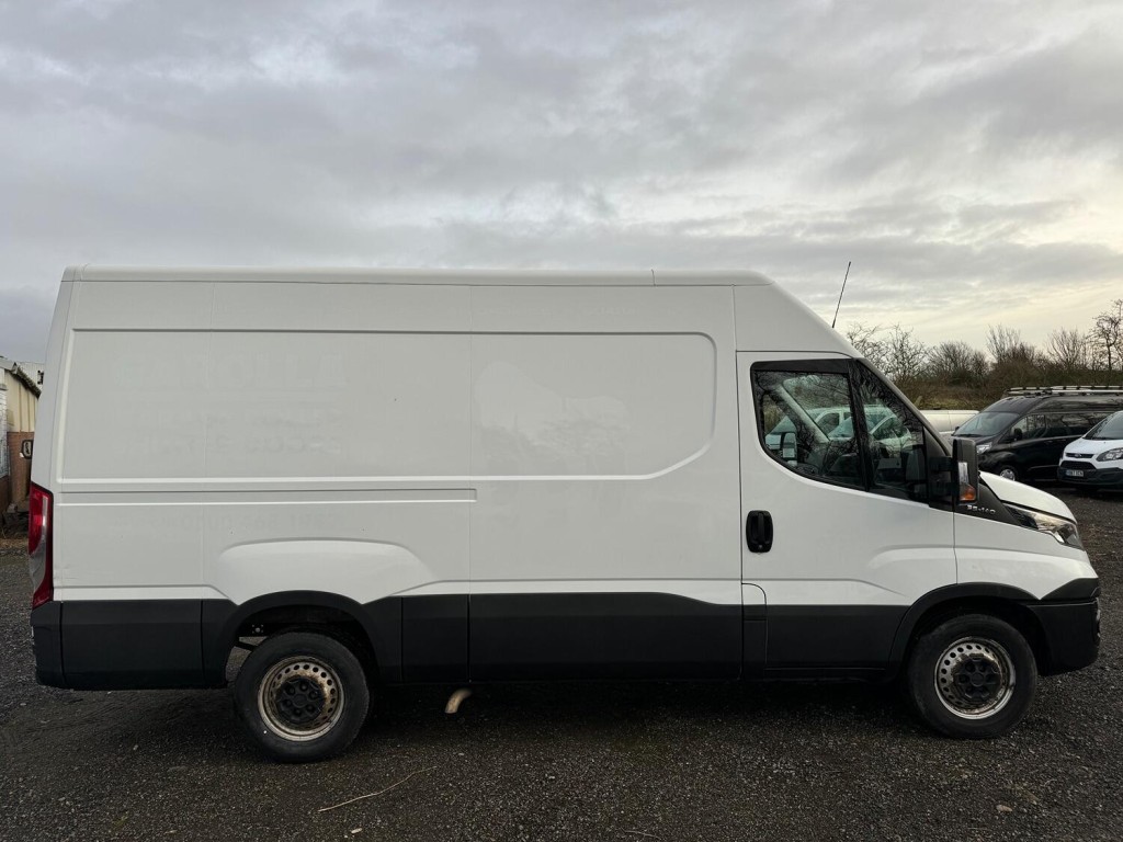 IVECO DAILY  35S14V MWB Van. Euro 6. Tows 3.5T 2019