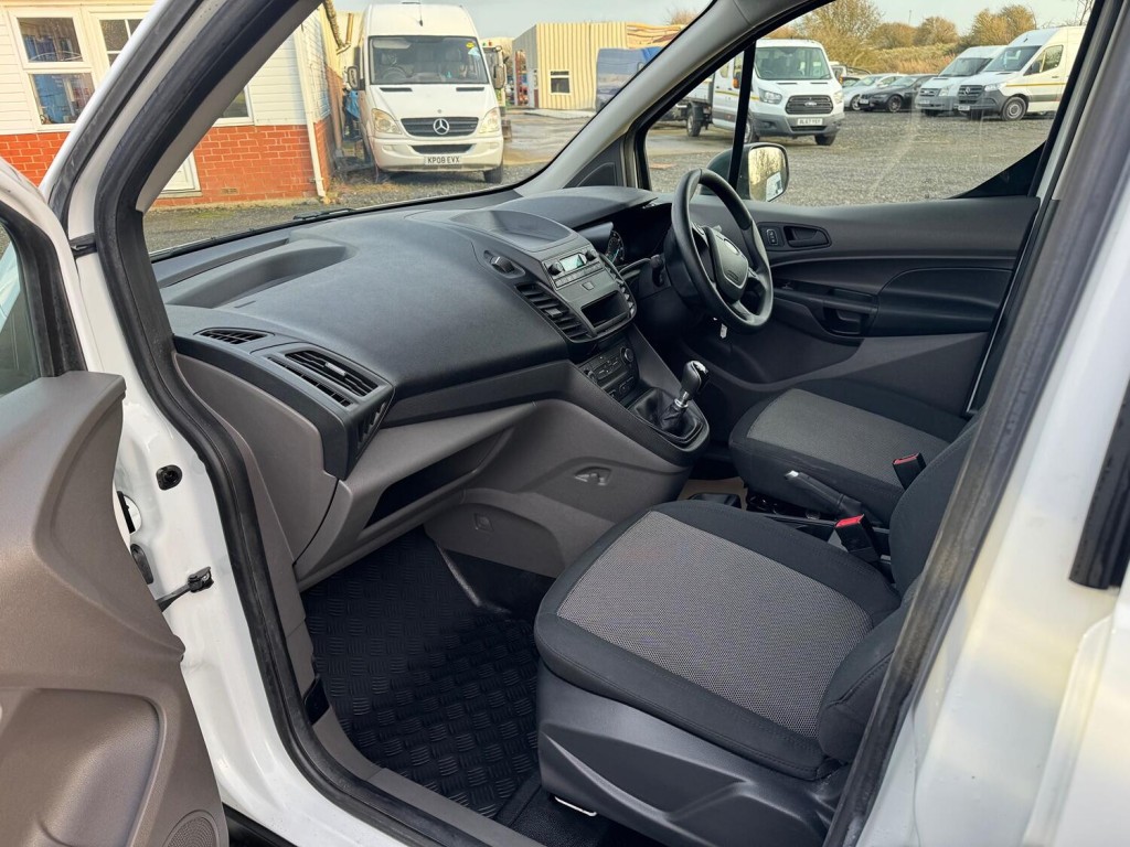 FORD TRANSIT CONNECT 1.5 200 EcoBlue. Less than £29 a week on Finance. DAB. 6 Speed.  2019