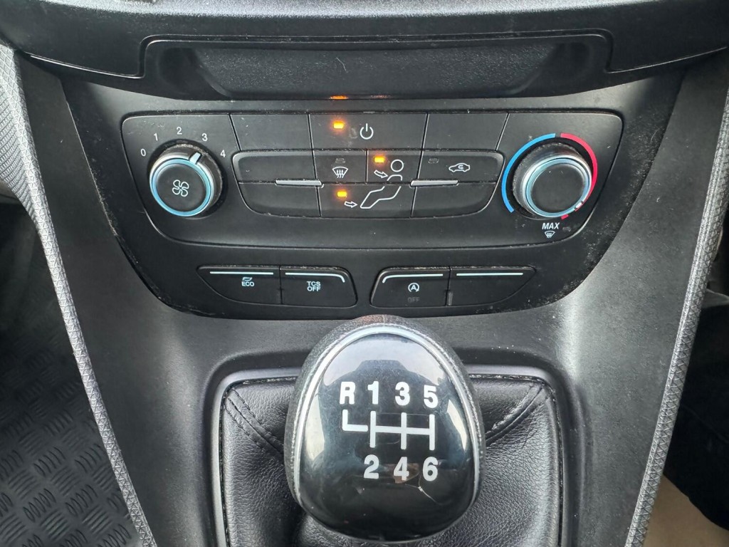 FORD TRANSIT CONNECT 1.5 200 EcoBlue. Less than £29 a week on Finance. DAB. 6 Speed.  2019