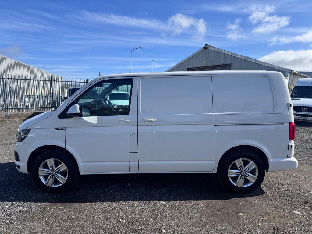 VOLKSWAGEN TRANSPORTER 2.0 TDI T32 BlueMotion Tech Highline 4Motion. NO VAT. 2016