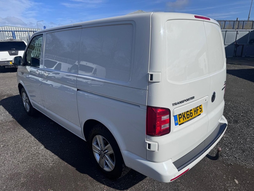 VOLKSWAGEN TRANSPORTER 2.0 TDI T32 BlueMotion Tech Highline 4Motion. NO VAT. 2016
