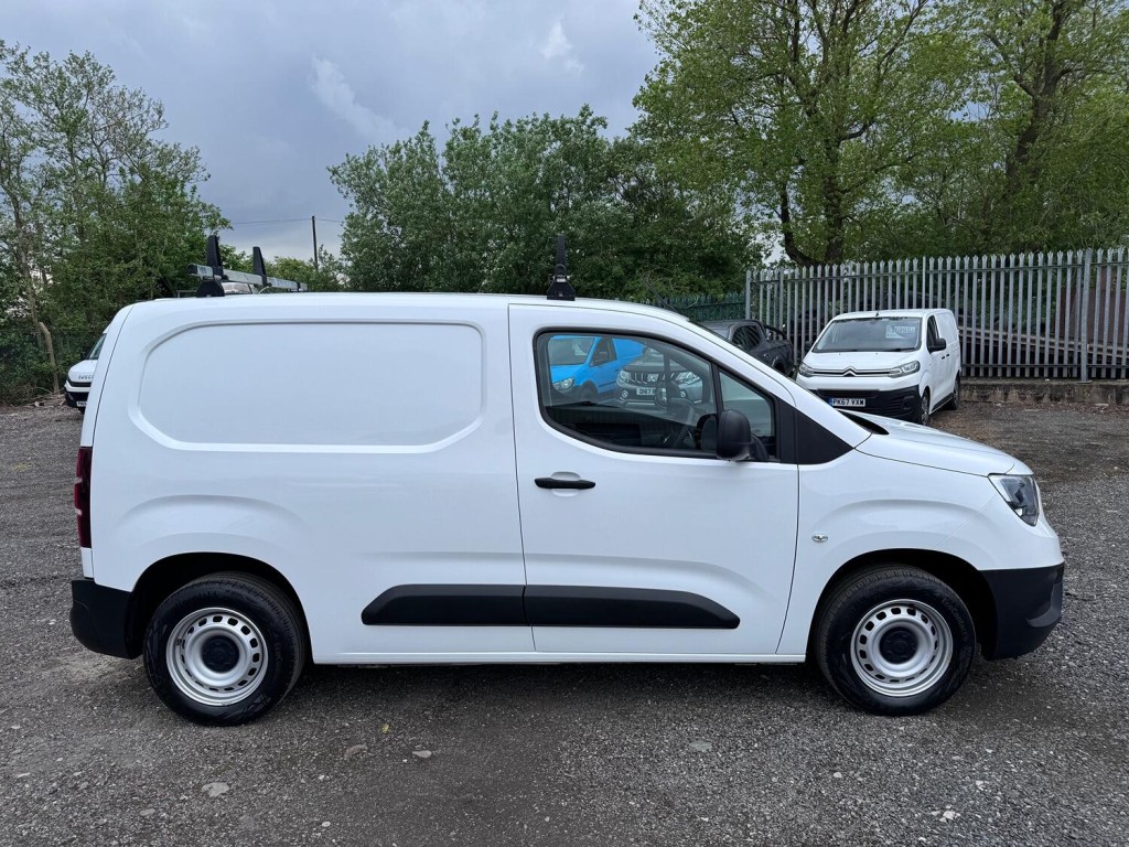 VAUXHALL COMBO 1.5 Turbo D 2000 Dynamic 100hp  DAB. AC. Cruise. 2022