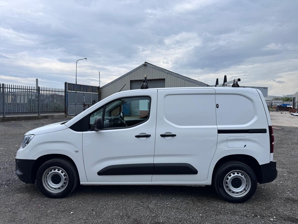VAUXHALL COMBO 1.5 Turbo D 2000 Dynamic 100hp  DAB. AC. Cruise. 2022