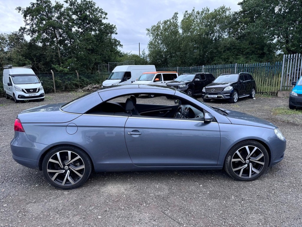 VOLKSWAGEN EOS 2.0 TSI Sport Convertible. Panoramic Roof. Leather. 6SP. Heated Seats. 2009