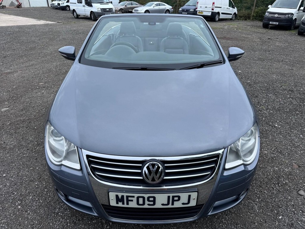 VOLKSWAGEN EOS 2.0 TSI Sport Convertible. Panoramic Roof. Leather. 6SP. Heated Seats. 2009
