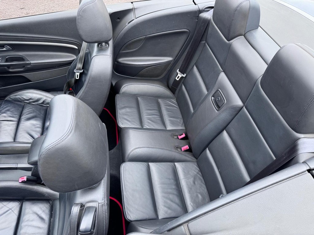 VOLKSWAGEN EOS 2.0 TSI Sport Convertible. Panoramic Roof. Leather. 6SP. Heated Seats. 2009