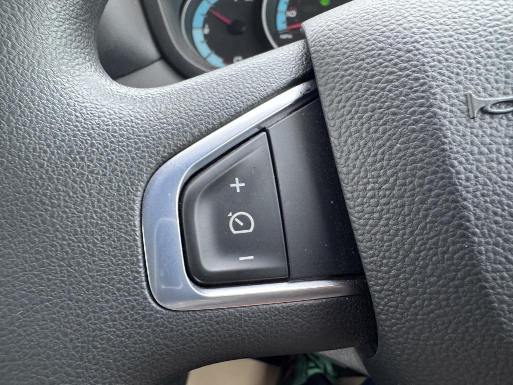 RENAULT MASTER 35 ZE MWB Van. Electric van. Only 740 Miles. AC. Bluetooth 2024