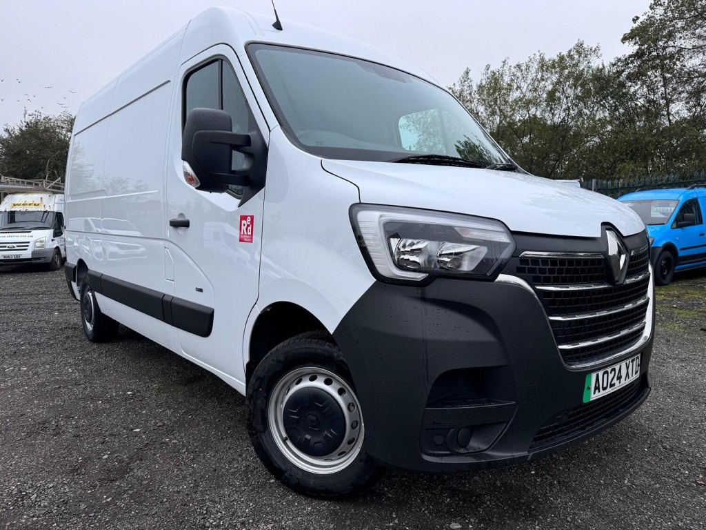 RENAULT MASTER 35 ZE MWB Van. Del Miles. £31000 SAVING OFF NEW!! 2024