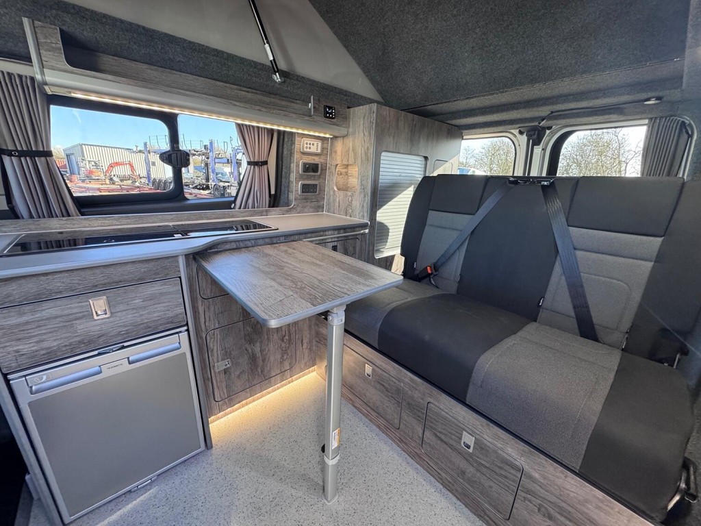 FORD TRANSIT CUSTOM Limited. Pop Top 4 Berth Campervan. Appleplay. Rib Bed. Heated Seats. AC. Diesel Heater ETC 2018
