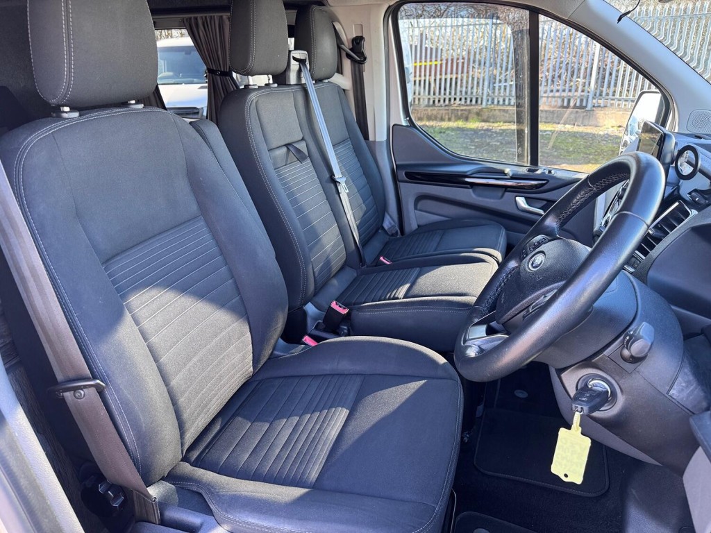 FORD TRANSIT CUSTOM Limited. Pop Top 4 Berth Campervan. Appleplay. Rib Bed. Heated Seats. AC. Diesel Heater ETC 2018