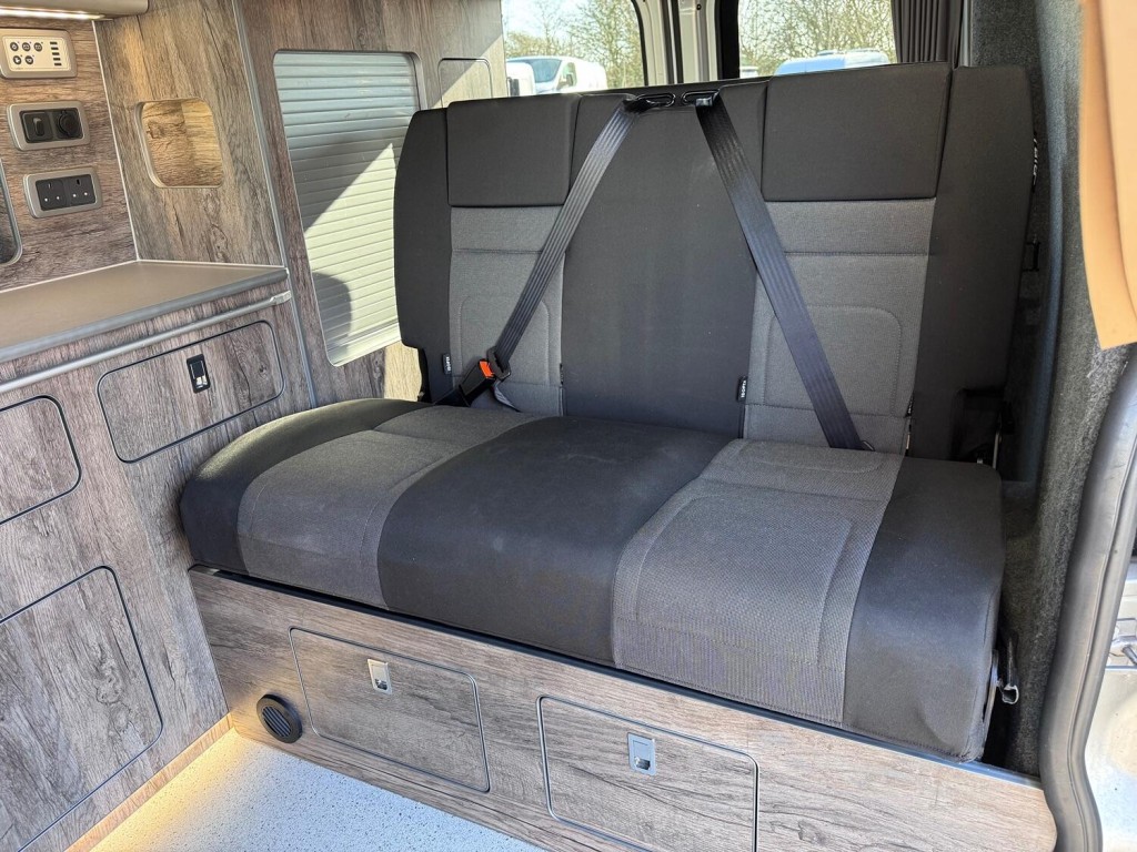 FORD TRANSIT CUSTOM Limited. Pop Top 4 Berth Campervan. Appleplay. Rib Bed. Heated Seats. AC. Diesel Heater ETC 2018