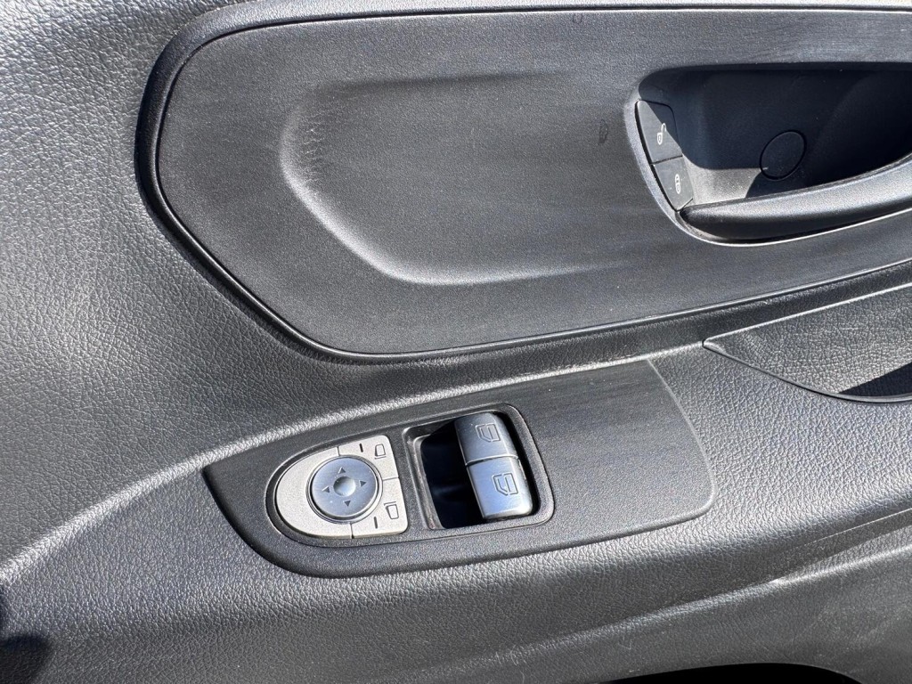 MERCEDES-BENZ VITO 1.7 114 CDI Progressive. Aircon. Cruise. Reverse Cam. FMBSH. 2021