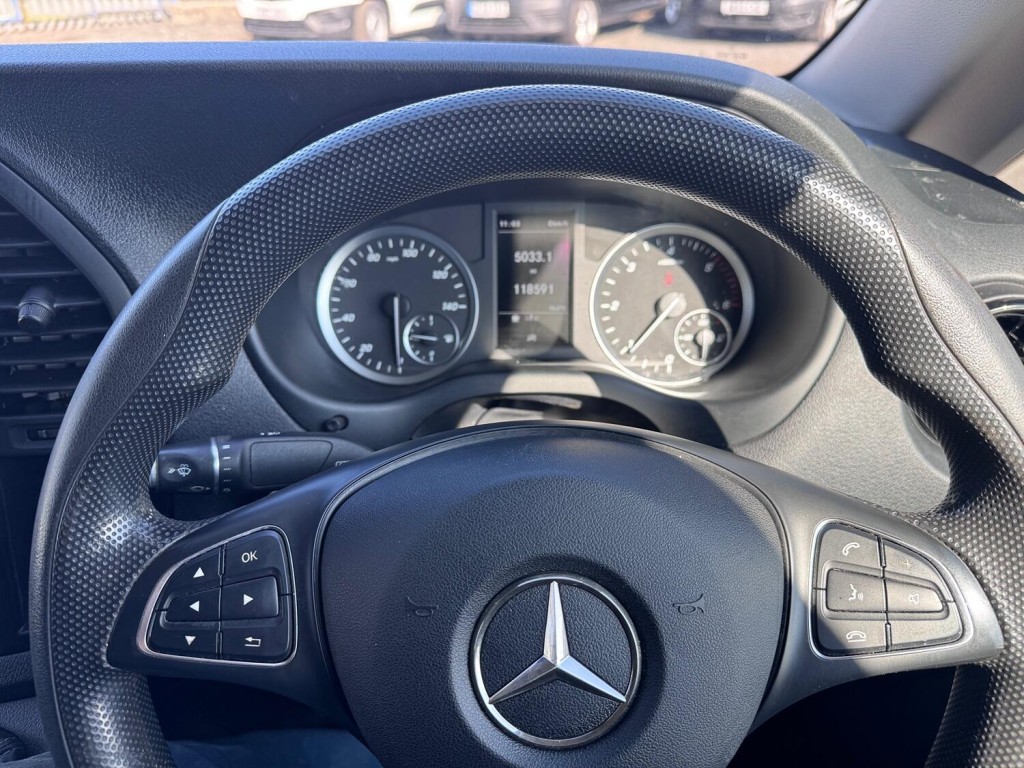 MERCEDES-BENZ VITO 1.7 114 CDI Progressive. Aircon. Cruise. Reverse Cam. FMBSH. 2021