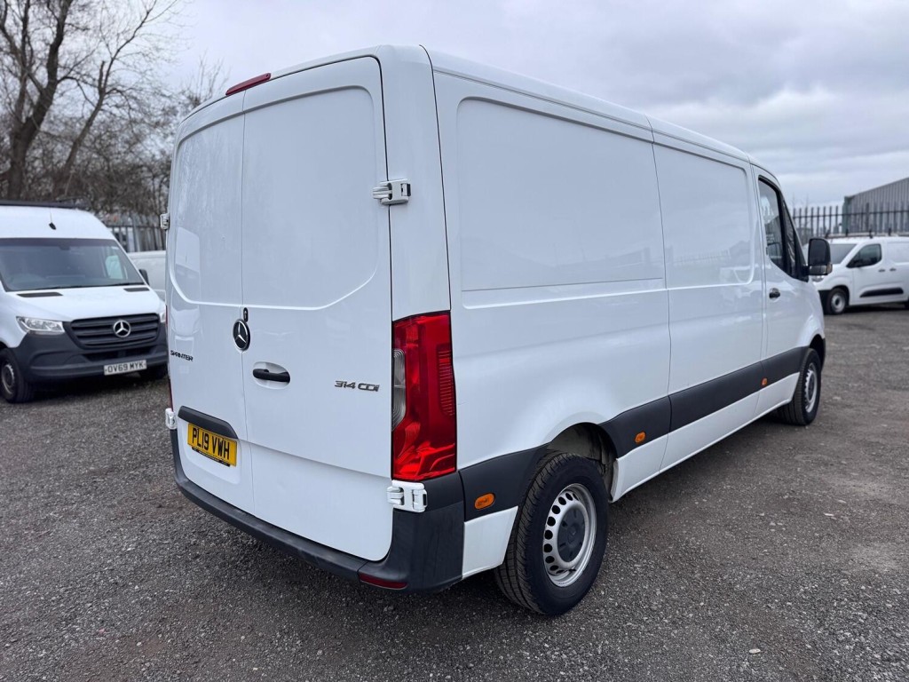 MERCEDES-BENZ SPRINTER 2.1 314 CDI MWB Low Roof Panel Van. Only 60566 Miles. FMBSH.  Appleplay.  NO VAT 2019