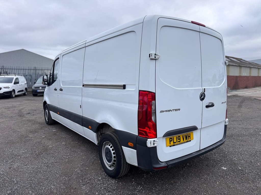 MERCEDES-BENZ SPRINTER 2.1 314 CDI MWB Low Roof Panel Van. Only 60566 Miles. FMBSH.  Appleplay.  NO VAT 2019