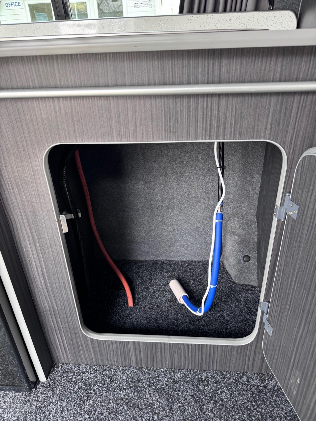 VOLKSWAGEN T5 T28 102 TDI CAMPERVAN R&R Bed. Diesel Heater. Dometic Sink & Hob. LG Fridge.  2012