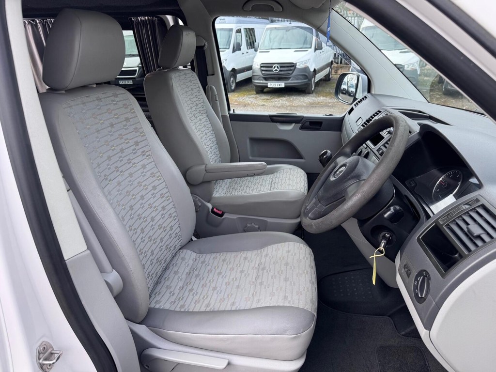 VOLKSWAGEN T5 T28 102 TDI CAMPERVAN R&R Bed. Diesel Heater. Dometic Sink & Hob. LG Fridge.  2012