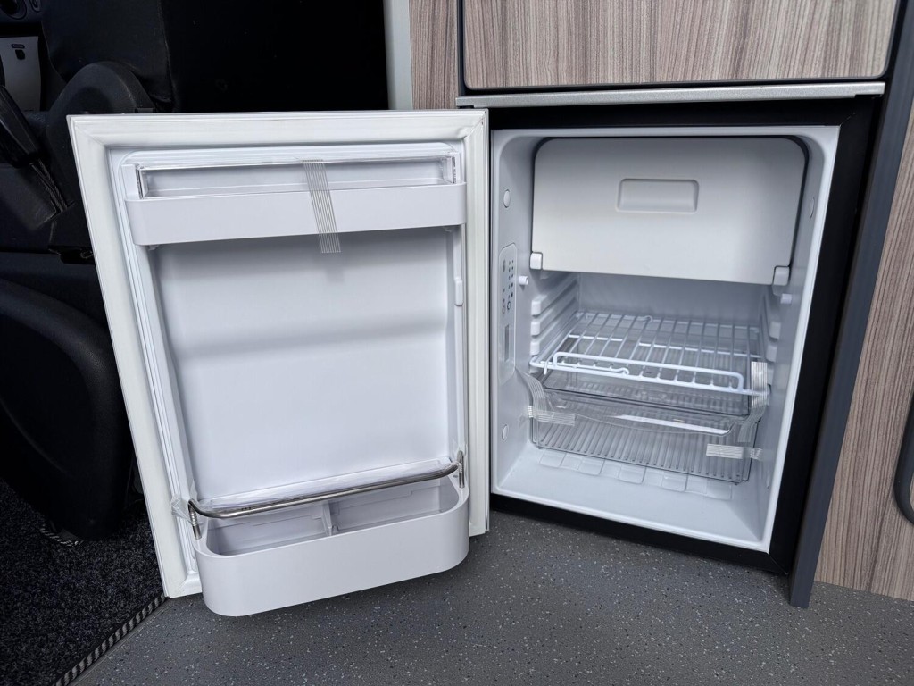 MERCEDES-BENZ SPRINTER 313 CDI MWB Campervan. New Build. Side Pods. Solar. Swivel Seat. Maxifan, Inverter. Mains Hook up.  2014