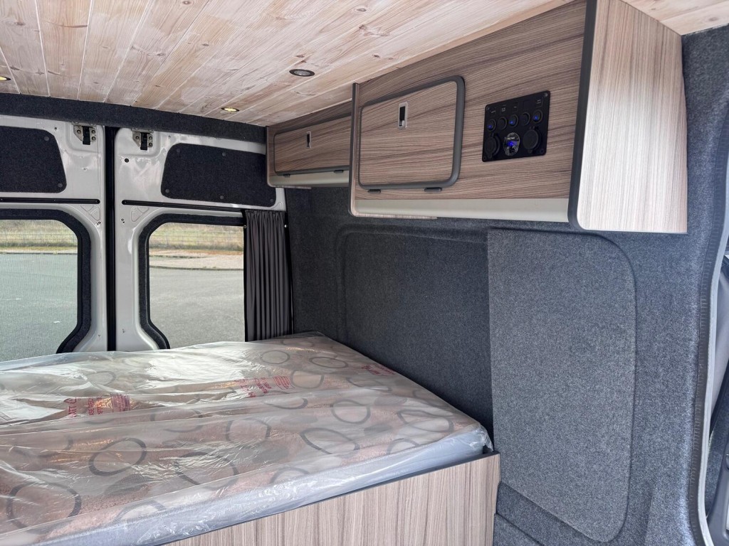MERCEDES-BENZ SPRINTER 313 CDI MWB Campervan. New Build. Side Pods. Solar. Swivel Seat. Maxifan, Inverter. Mains Hook up.  2014