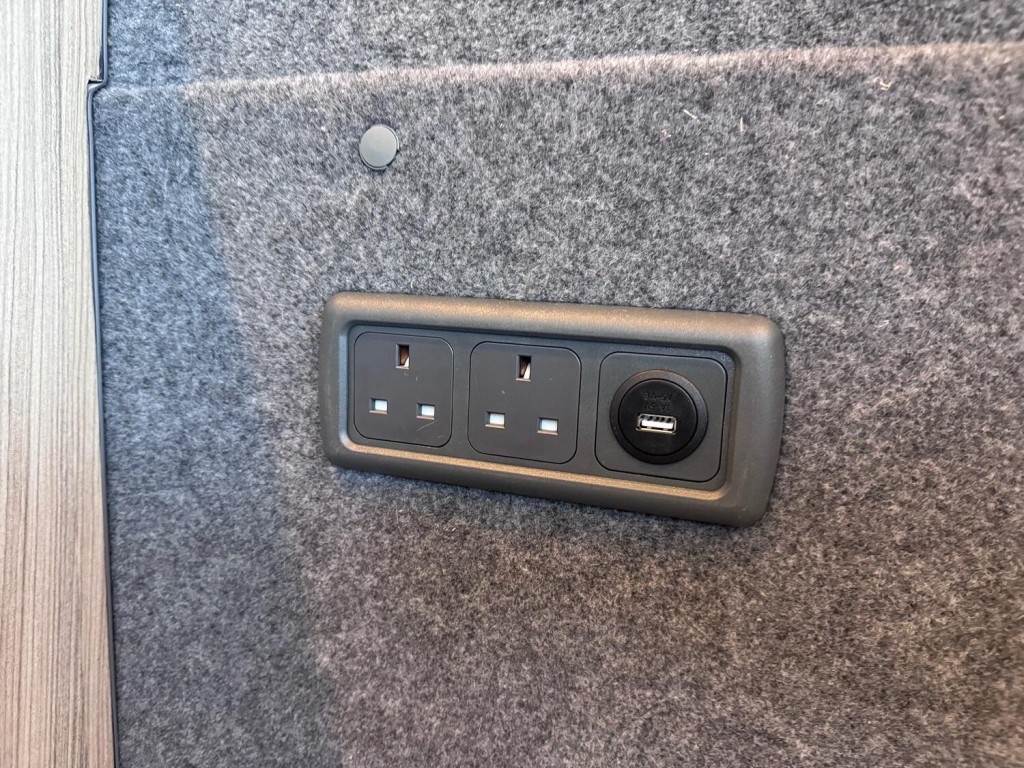 MERCEDES-BENZ SPRINTER MWB Off Grid Campervan. Solar. Heater. Victron. Swivel Seat. Fixed Bed. 2013