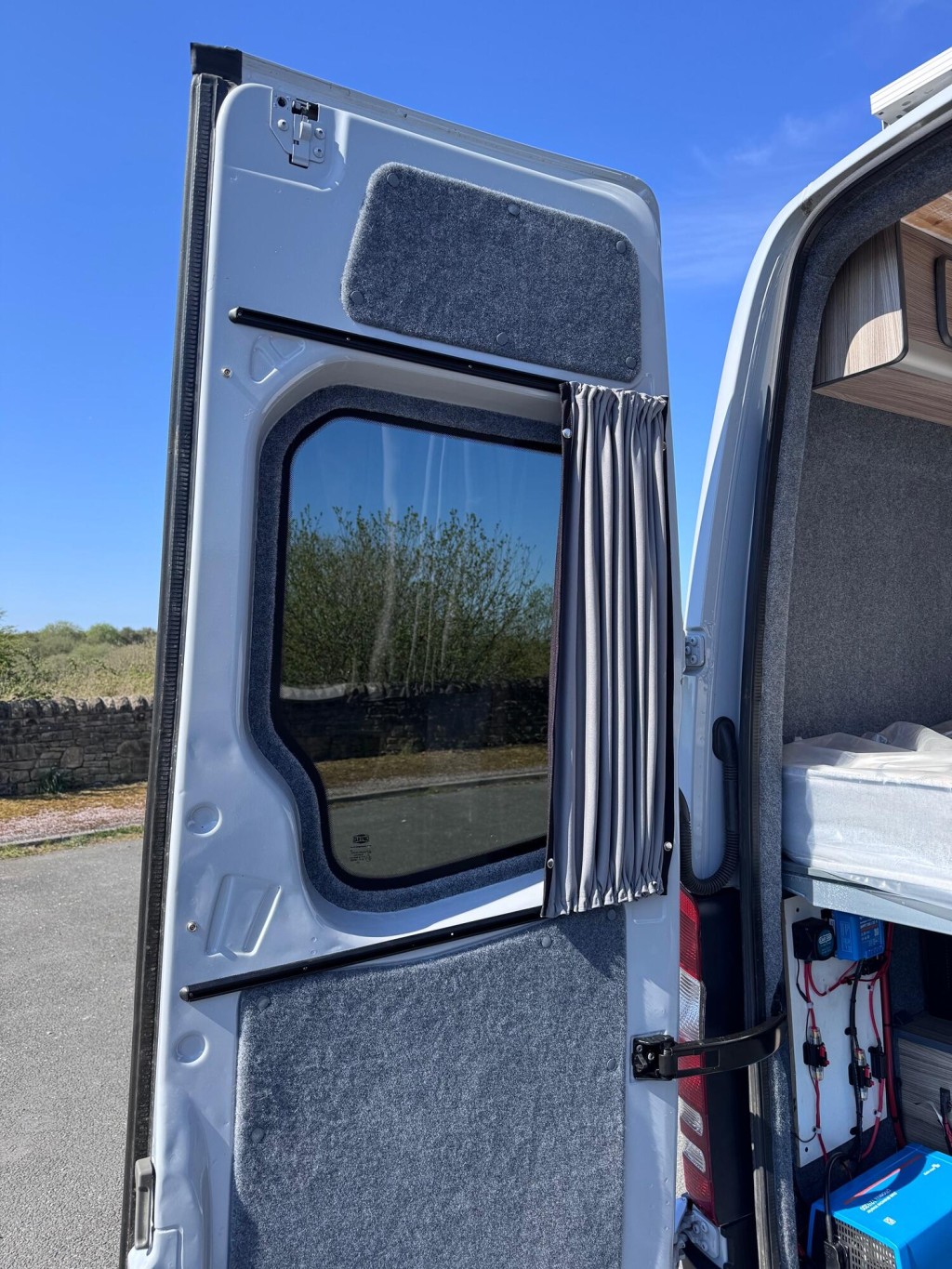 MERCEDES-BENZ SPRINTER MWB Off Grid Campervan. Solar. Heater. Victron. Swivel Seat. Fixed Bed. 2013