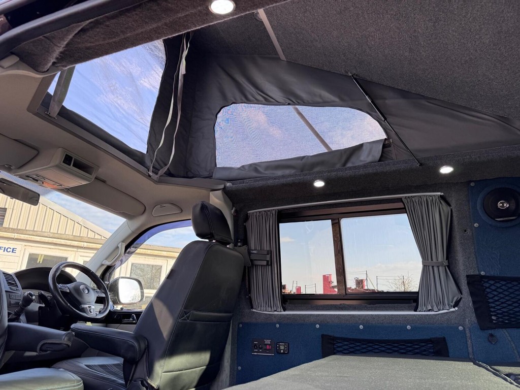 VOLKSWAGEN T5 CAMPER 2.0 TDI T32 Trendline 4Motion Pop Top Campervan Dayvan. 4 Berth. Difflock. Kitcken. RIB Bed. Raspber 2013