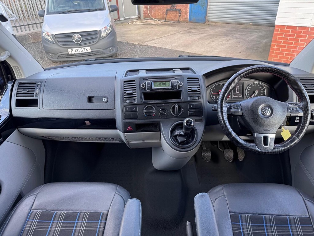 VOLKSWAGEN T5 CAMPER 2.0 TDI T32 Trendline 4Motion Pop Top Campervan Dayvan. 4 Berth. Difflock. Kitcken. RIB Bed. Raspber 2013
