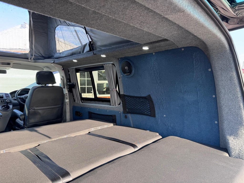 VOLKSWAGEN T5 CAMPER 2.0 TDI T32 Trendline 4Motion Pop Top Campervan Dayvan. 4 Berth. Difflock. Kitcken. RIB Bed. Raspber 2013