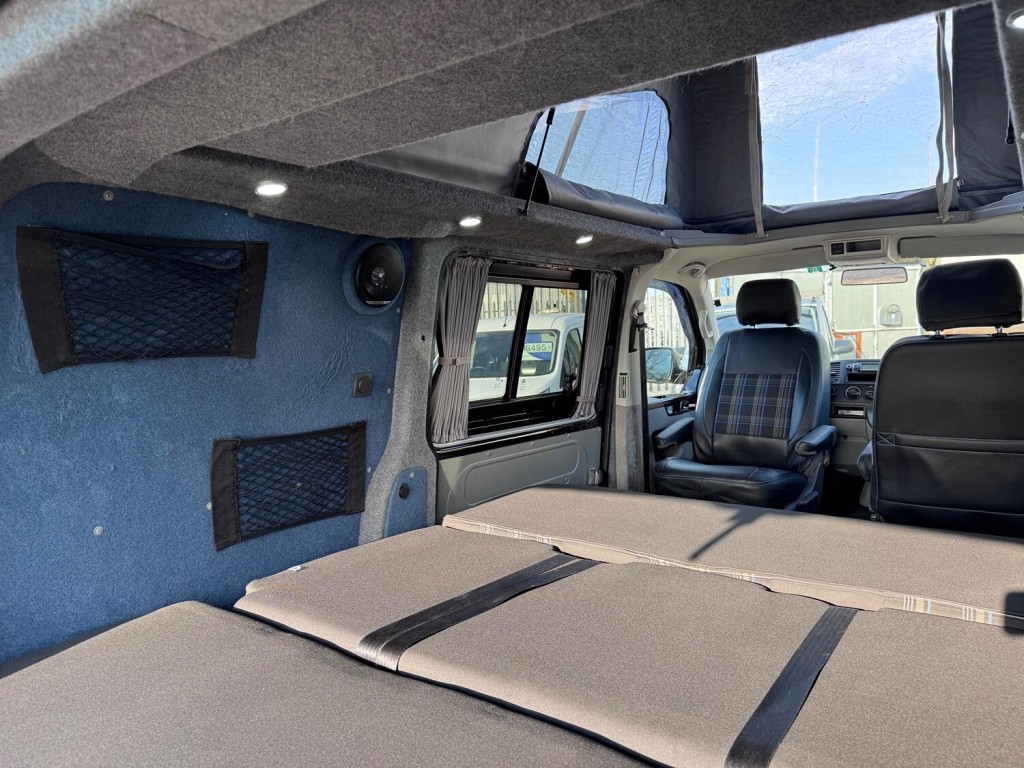 VOLKSWAGEN T5 CAMPER 2.0 TDI T32 Trendline 4Motion Pop Top Campervan Dayvan. 4 Berth. Difflock. Kitcken. RIB Bed. Raspber 2013