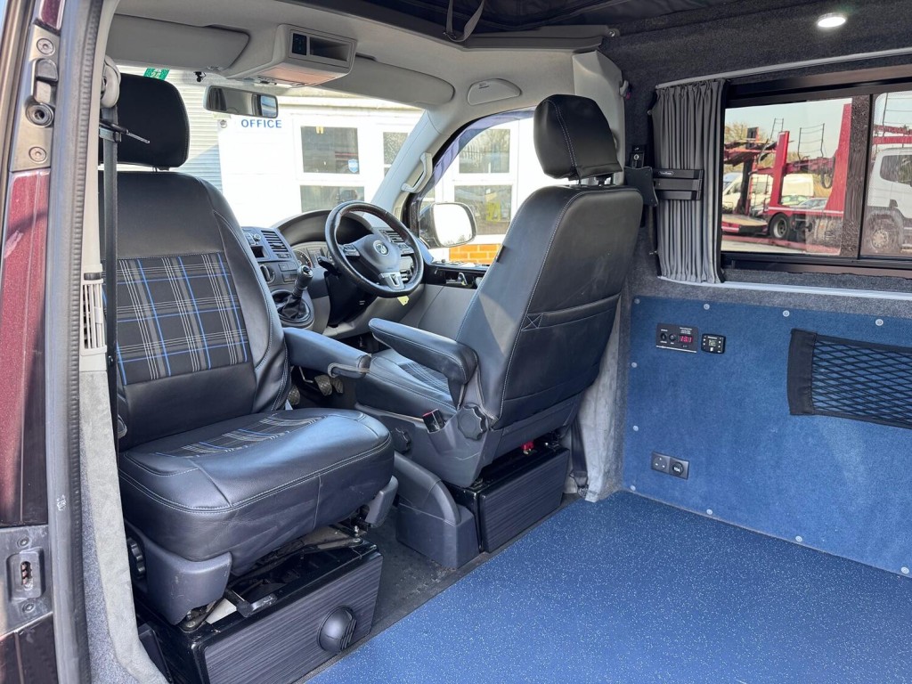 VOLKSWAGEN T5 CAMPER 2.0 TDI T32 Trendline 4Motion Pop Top Campervan Dayvan. 4 Berth. Difflock. Kitcken. RIB Bed. Raspber 2013