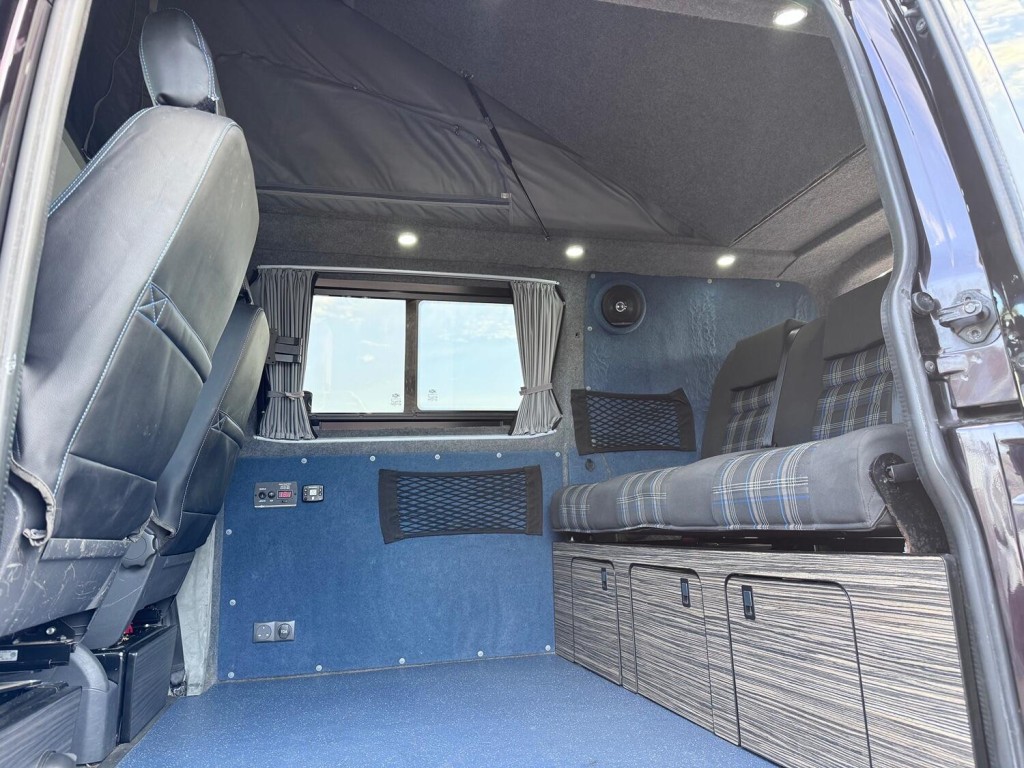 VOLKSWAGEN T5 CAMPER 2.0 TDI T32 Trendline 4Motion Pop Top Campervan Dayvan. 4 Berth. Difflock. Kitcken. RIB Bed. Raspber 2013
