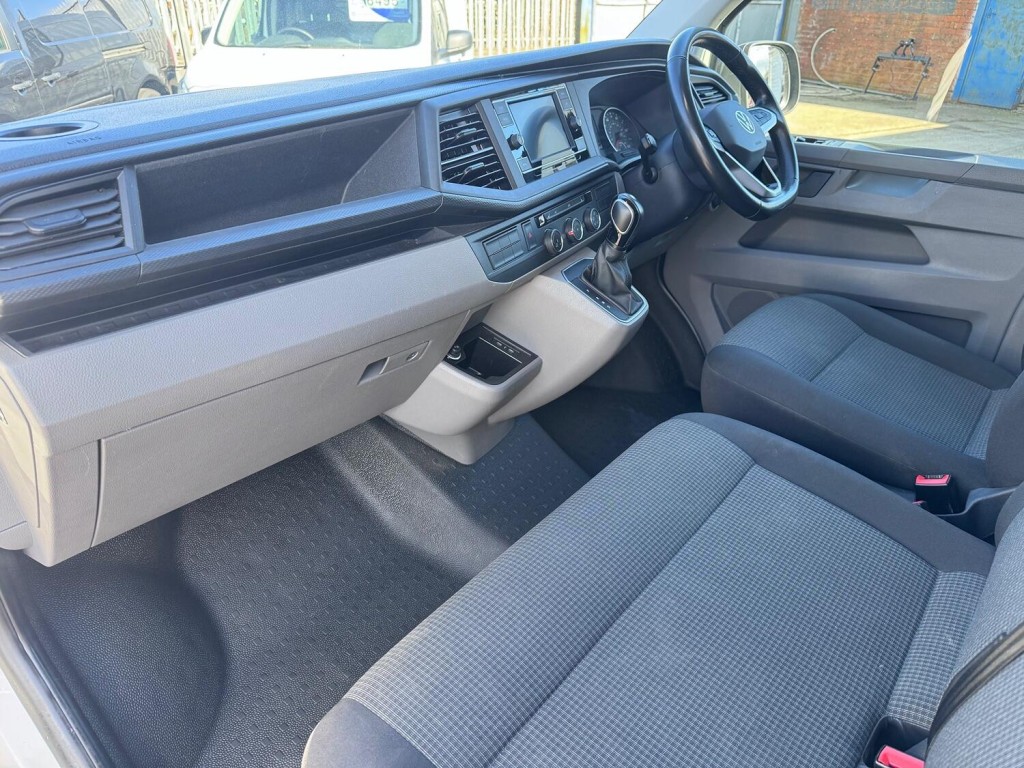 VOLKSWAGEN TRANSPORTER T6.1 T32 E-Transporter. AC. Appleplay. Heated Seats. £196.37 Per Month. 2021