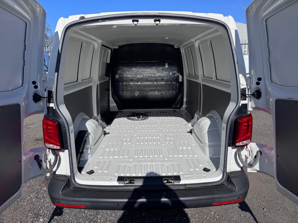 VOLKSWAGEN TRANSPORTER T6.1 T32 E-Transporter. AC. Appleplay. Heated Seats. £196.37 Per Month. 2021