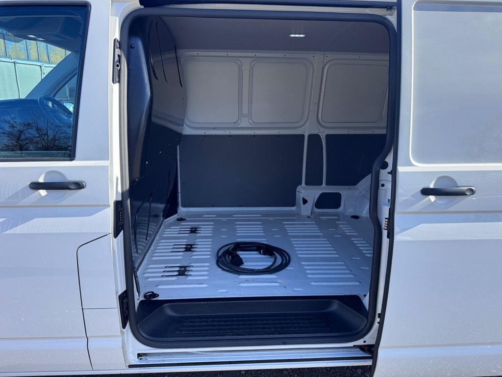 VOLKSWAGEN TRANSPORTER T6.1 T32 E-Transporter. AC. Appleplay. Heated Seats. £196.37 Per Month. 2021