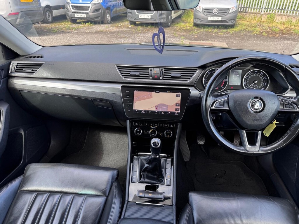 SKODA SUPERB SE L Executive Estate. 2.0 TDI 150. 6sp. Leather. Nav. DAB. 2017
