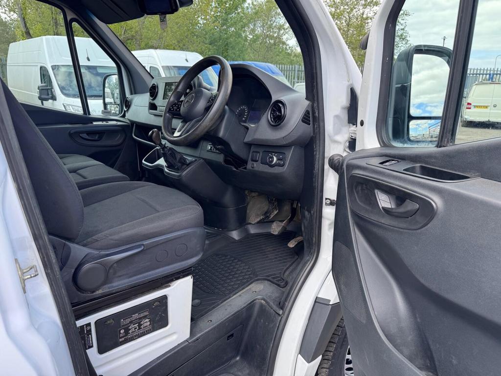 MERCEDES-BENZ SPRINTER 316 MWB On Board Power & Compressor. 110V. FSH. AC.73k 2020