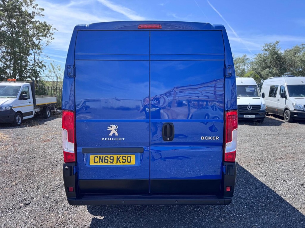 PEUGEOT BOXER Professional 2.0 Blue HDI LWB Van. L3H2. FSH. NAV. AC. Cruise 2019