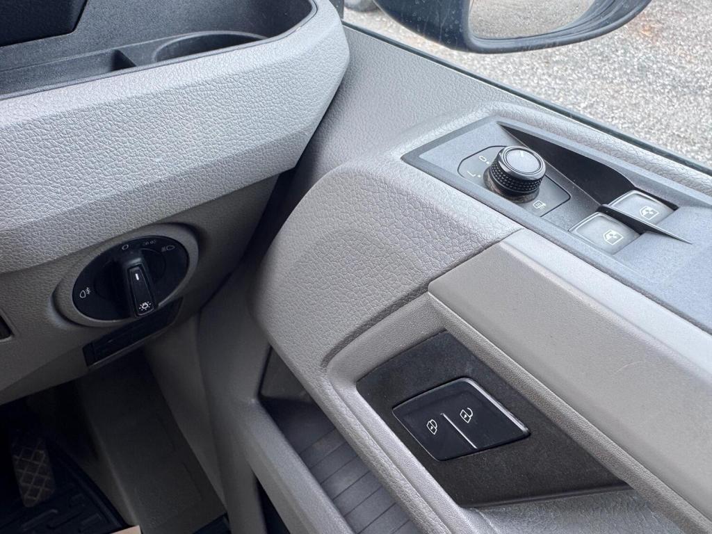 VOLKSWAGEN CRAFTER 2.0 TDI CR30 BlueMotion Tech Trendline. MWB Van. Aircon. Appleplay. Cruise 2018