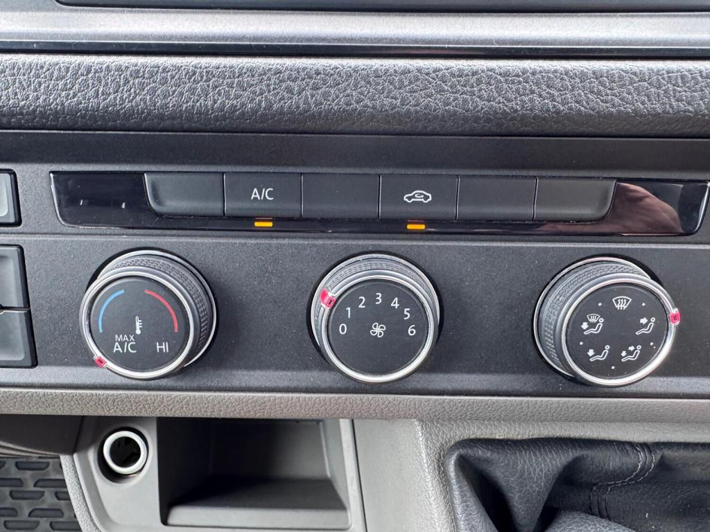 VOLKSWAGEN CRAFTER 2.0 TDI CR30 BlueMotion Tech Trendline. MWB Van. Aircon. Appleplay. Cruise 2018