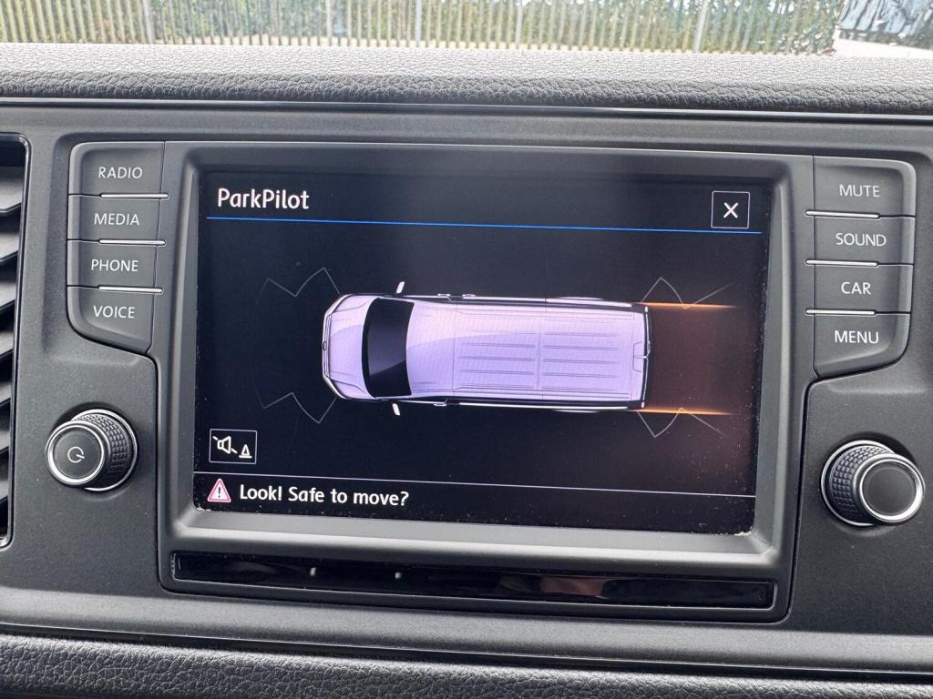 VOLKSWAGEN CRAFTER 2.0 TDI CR30 BlueMotion Tech Trendline. MWB Van. Aircon. Appleplay. Cruise 2018