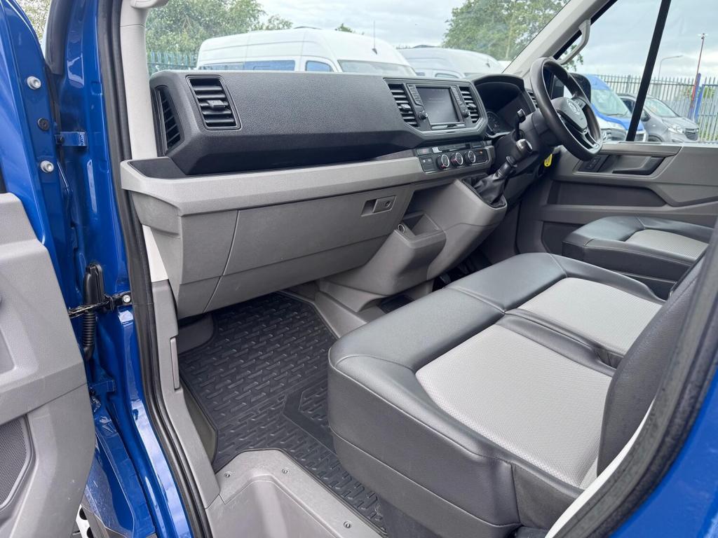 VOLKSWAGEN CRAFTER 2.0 TDI CR30 BlueMotion Tech Trendline. MWB Van. Aircon. Appleplay. Cruise 2018
